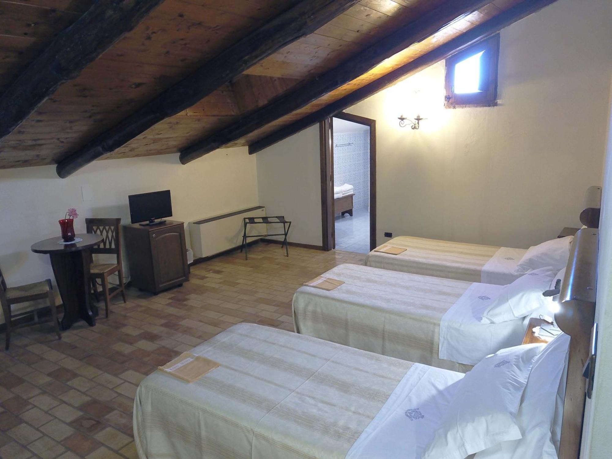 Castello Di Altomonte Hotel Екстериор снимка