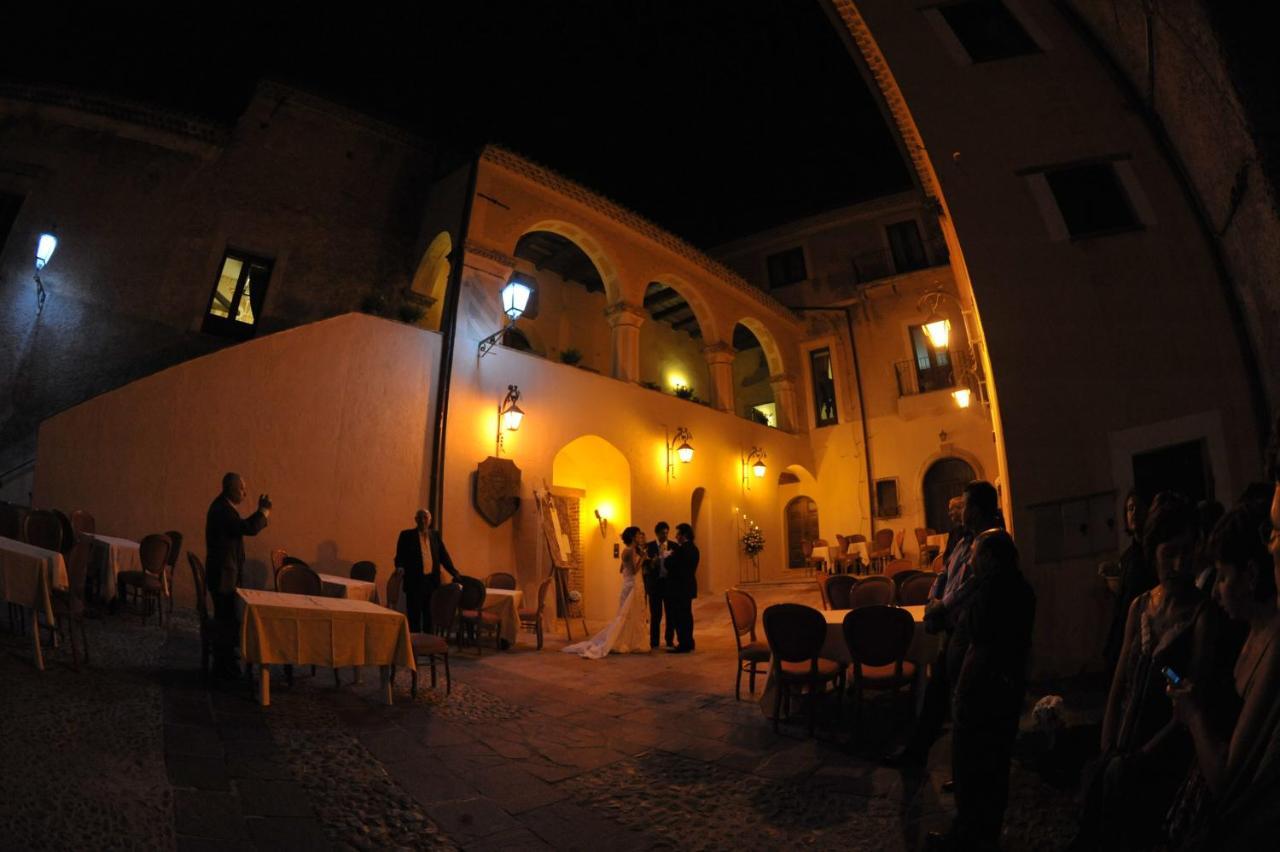 Castello Di Altomonte Hotel Екстериор снимка